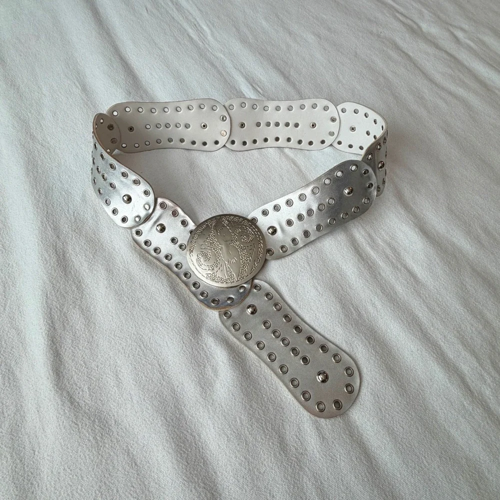 Unbranded metallic silver